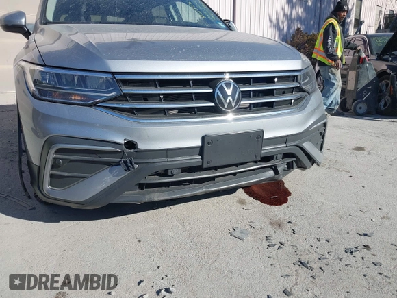 2024 Volkswagen Tiguan S с VIN 3VVFB7AX3RM045163, выставлен на аукционе IAAI как лот 41280613 с пробегом 7 705 миль миль и . История ставок и продаж доступна на DreamBid. Изображение 6.