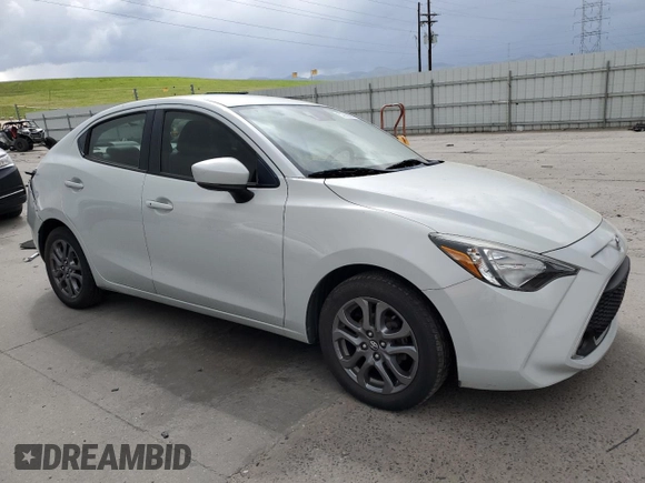 2019 Toyota Yaris L z VIN 3MYDLBYV6KY514188, wystawiony jako Copart lot #57063665 z przebiegiem 42 478 mil mil oraz Szkoda całkowita • Salvage title. Historia ofert i sprzedaży dostępna na DreamBid. Obrazek 4.