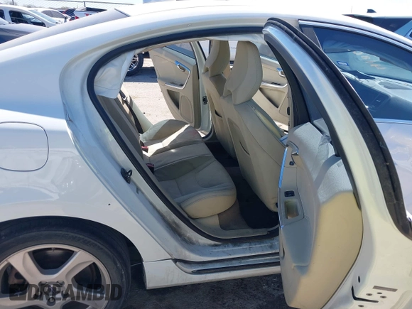 2012 Volvo S60 T5 with VIN YV1622FS5C2115706, listed as a IAAI auction lot 41864741 with 217,321 mi miles. Bid and sale history available at carsss.com. Image 8.