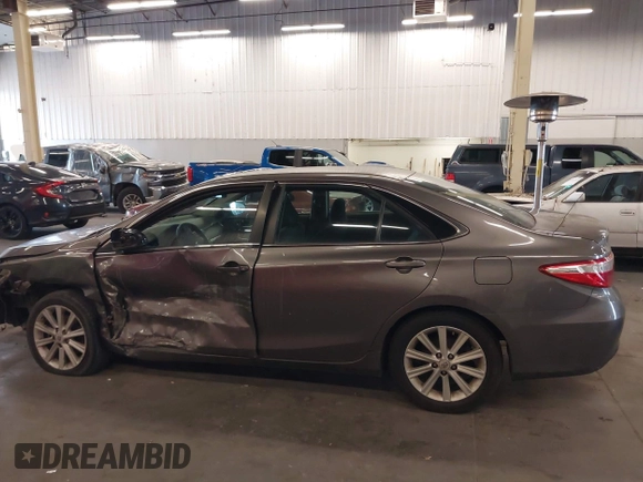 2015 Toyota Camry XLE with VIN 4T4BF1FK4FR474445, listed as a IAAI auction lot 40777928 with 222,913 mi miles. Bid and sale history available at carsss.com. Image 14.