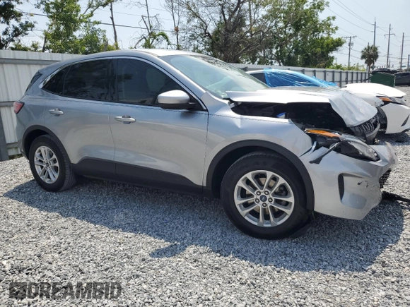 2021 Ford Escape SE z VIN 1FMCU0G64MUA91313, wystawiony jako Copart lot #56318425 z przebiegiem Nie podano mil oraz Szkoda całkowita • Salvage title. Historia ofert i sprzedaży dostępna na DreamBid. Obrazek 4.