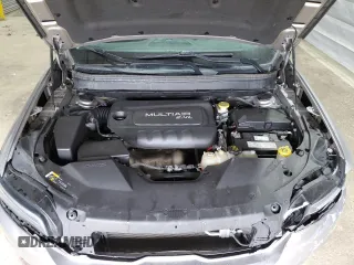 2019 Jeep Cherokee Latitude Plus z VIN 1C4PJLLB6KD129415, wystawiony jako Copart lot #55595815 z przebiegiem 94 757 mil mil oraz Szkoda całkowita • Salvage title. Historia ofert i sprzedaży dostępna na DreamBid. Obrazek 12.