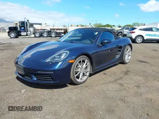 2018 Porsche 718 Boxster z VIN WP0CA2A8XJS210766, wystawiony jako IAAI lot #41617239 z przebiegiem 55 336 mil mil oraz . Historia ofert i sprzedaży dostępna na DreamBid. Obrazek 2.