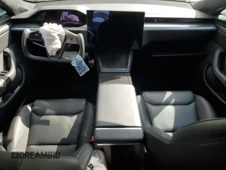 2023 Tesla Model S Plaid z VIN 5YJSA1E63PF498778, wystawiony jako Copart lot #43960765 z przebiegiem Nie podano mil oraz Szkoda całkowita • Salvage title. Historia ofert i sprzedaży dostępna na DreamBid. Obrazek 8.