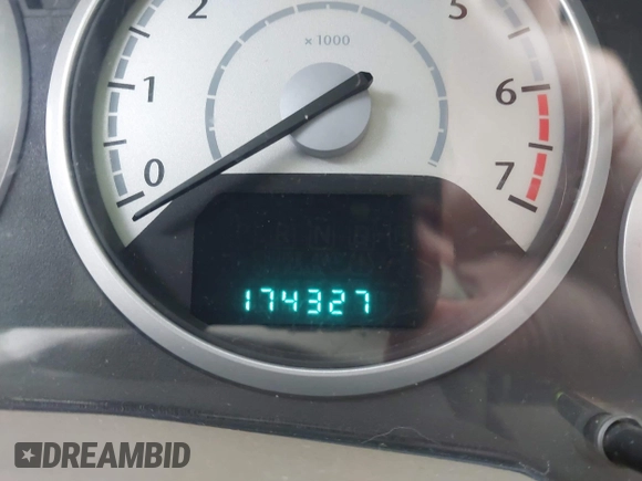 2008 Chrysler Town & Country Touring with VIN 2A8HR54P08R663396, listed as a IAAI auction lot 39554554 with 174,327 mi miles and . Bid and sale history available at DreamBid. Image 7.