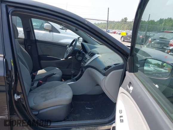 2013 Hyundai Accent GS z VIN KMHCT5AE8DU121736, wystawiony jako IAAI lot #42484416 z przebiegiem 102 830 mil mil oraz . Historia ofert i sprzedaży dostępna na DreamBid. Obrazek 5.