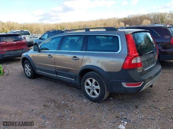 2011 Volvo XC70 3.2L with VIN YV4952BL9B1100510, listed as a IAAI auction lot 41684371 with NaN miles. Bid and sale history available at carsss.com. Image 3.
