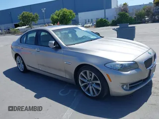 2011 BMW 5 Series 535i z VIN WBAFR7C50BC802580, wystawiony jako IAAI lot #42380144 z przebiegiem 133 797 mil mil oraz . Historia ofert i sprzedaży dostępna na DreamBid. Obrazek 1.