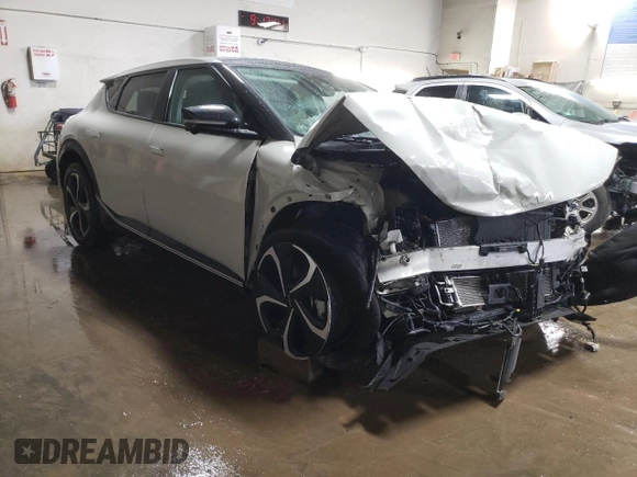 2022 Kia EV6 Wind with VIN KNDC3DLC6N5028770, listed as a Copart auction lot 43023935 with 0 mi miles and Non Repairable. Bid and sale history available at carsss.com. Image 4.