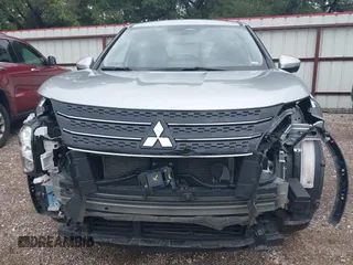 2024 Mitsubishi Outlander SE z VIN JA4J3VA83RZ068485, wystawiony jako IAAI lot #42483073 z przebiegiem 28 120 mil mil oraz . Historia ofert i sprzedaży dostępna na DreamBid. Obrazek 6.