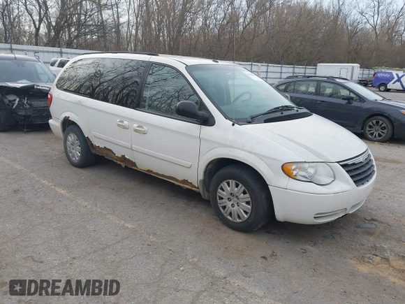 2006 Chrysler Town & Country LX z VIN 2A4GP44R06R897517, wystawiony jako IAAI lot #42068514 z przebiegiem 214 060 mil mil oraz . Historia ofert i sprzedaży dostępna na DreamBid. Obrazek 1.
