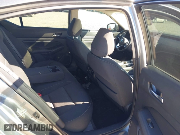2019 Nissan Altima 2.5 SV with VIN 1N4BL4DV7KC121581, listed as a IAAI auction lot 41695568 with 109,447 mi miles. Bid and sale history available at carsss.com. Image 8.