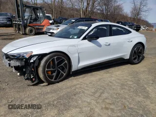2024 Audi RS e-tron GT z VIN WAUBHBFW7R7901666, wystawiony jako Copart lot #49103775 z przebiegiem 7651 mil mil oraz Szkody całkowita. Historia ofert i sprzedaży dostępna na DreamBid. Obrazek 1.