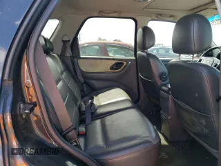2003 Ford Escape XLT Popular 2 with VIN 1FMYU93133KB35168, listed as a Copart auction lot 57303335 with 197,368 mi miles and Salvage title. Bid and sale history available at DreamBid. Image 11.