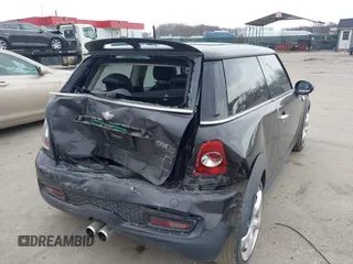 2013 MINI Hardtop S z VIN WMWSV3C51DT393480, wystawiony jako IAAI lot #41875837 z przebiegiem 117 157 mil mil oraz . Historia ofert i sprzedaży dostępna na DreamBid. Obrazek 6.