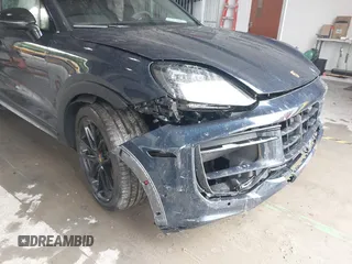 2024 Porsche Cayenne z VIN WP1BA2AY3RDA52863, wystawiony jako IAAI lot #42317622 z przebiegiem Nie podano mil oraz . Historia ofert i sprzedaży dostępna na DreamBid. Obrazek 6.