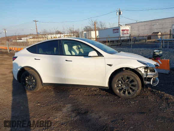 2024 Tesla Model Y с VIN 7SAYGDED5RF010087, выставлен на аукционе IAAI как лот 41312466 с пробегом Не указан миль и . История ставок и продаж доступна на DreamBid. Изображение 13.