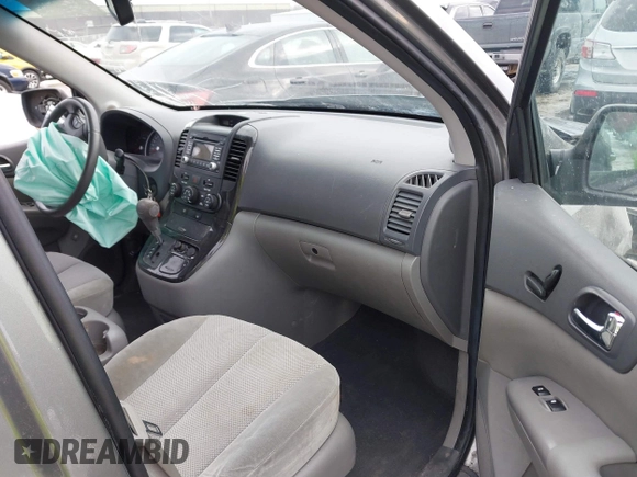 2011 Kia Sedona EX with VIN KNDMH4C74B6374945, listed as a IAAI auction lot 41603400 with 195,848 mi miles. Bid and sale history available at carsss.com. Image 5.