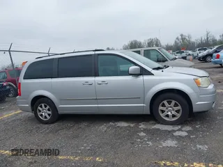 2010 Chrysler Town & Country Touring z VIN 2A4RR5D12AR265985, wystawiony jako IAAI lot #41970445 z przebiegiem 125 635 mil mil oraz . Historia ofert i sprzedaży dostępna na DreamBid. Obrazek 13.