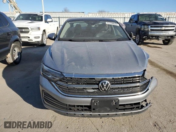 2022 Volkswagen Jetta SE with VIN 3VW7M7BU8NM004469, listed as a Copart auction lot 41758645 with 39,124 mi miles and Salvage title. Bid and sale history available at DreamBid. Image 5.
