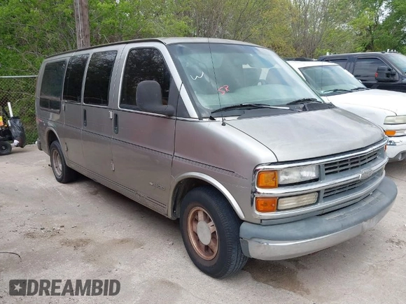 2000 Chevrolet Express Cargo Van w/YF7 with VIN 1GBFG15R6Y1176841, listed as a IAAI auction lot 41943022 with 428,908 mi miles. Bid and sale history available at carsss.com. Image 1.