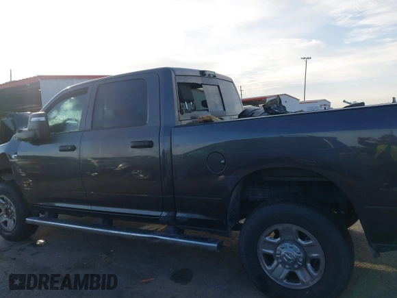 2024 Ram 2500 Tradesman z VIN 3C6UR5CL9RG245485, wystawiony jako IAAI lot #41724661 z przebiegiem 29 445 mil mil oraz . Historia ofert i sprzedaży dostępna na DreamBid. Obrazek 14.