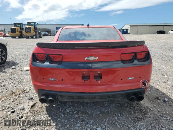 2013 Chevrolet Camaro LS z VIN 2G1FE1E32D9207577, wystawiony jako Copart lot #57692525 z przebiegiem 89 453 mil mil oraz Czysty tytuł • Clean title. Historia ofert i sprzedaży dostępna na DreamBid. Obrazek 6.