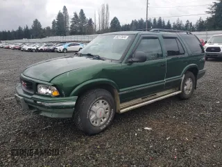 1997 GMC Jimmy SLS with VIN 1GKDT13WXV2563104, listed as a Copart auction lot 86317834 with 121,791 mi miles and Salvage Title. Bid and sale history available at carsss.com. Image 1.