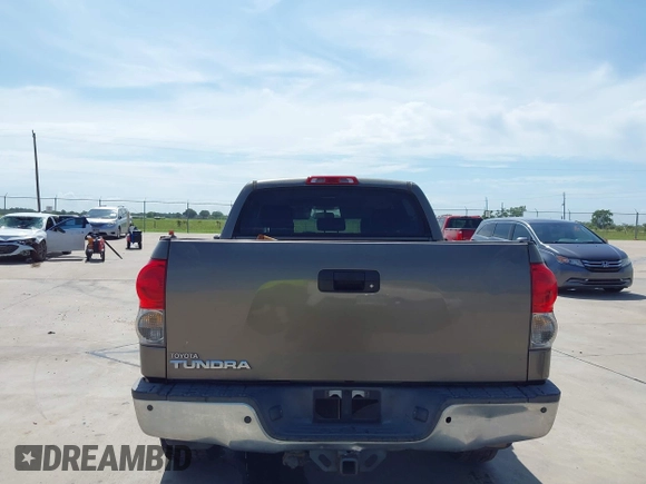 2007 Toyota Tundra Limited z VIN 5TBEV58147S460599, wystawiony jako IAAI lot #42476925 z przebiegiem Nie podano mil oraz . Historia ofert i sprzedaży dostępna na DreamBid. Obrazek 15.