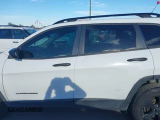 2017 Jeep Cherokee Altitude с VIN 1C4PJLAB0HW507745, выставлен на аукционе IAAI как лот 41360572 с пробегом 102 620 миль миль и . История ставок и продаж доступна на DreamBid. Изображение 14.