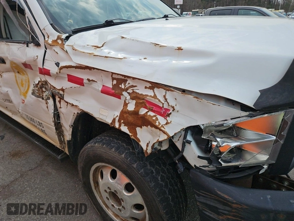 2017 Ram 2500 Tradesman z VIN 3C6UR5HJXHG647375, wystawiony jako IAAI lot #42608451 z przebiegiem 162 998 mil mil oraz . Historia ofert i sprzedaży dostępna na DreamBid. Obrazek 28.