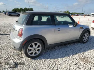 2007 MINI Hardtop z VIN WMWMF33557TL77261, wystawiony jako Copart lot #52651125 z przebiegiem 129 752 mil mil oraz Szkoda całkowita • Salvage title. Historia ofert i sprzedaży dostępna na DreamBid. Obrazek 3.