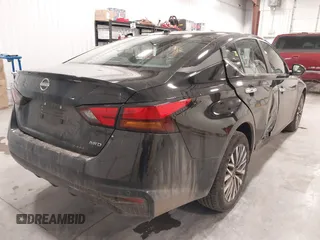 2025 Nissan Altima SV with VIN 1N4BL4DW7SN323575, listed as a IAAI auction lot 41603252 with 5,779 mi miles and . Bid and sale history available at DreamBid. Image 4.