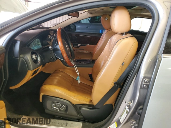 2013 Jaguar XJ with VIN SAJWJ1CD1D8V51462, listed as a Copart auction lot 50527985 with 62,995 mi miles and Salvage title. Bid and sale history available at DreamBid. Image 7.