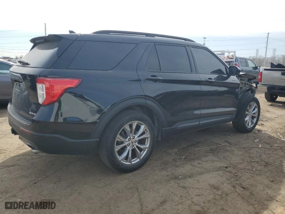 2023 Ford Explorer XLT with VIN 1FMSK8DH0PGA21221, listed as a Copart auction lot 46499025 with 31,958 mi miles and Clean Title. Bid and sale history available at carsss.com. Image 3.