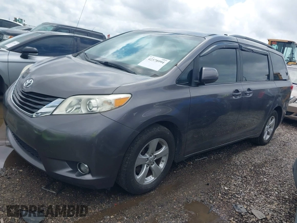 2014 Toyota Sienna LE AAS z VIN 5TDKK3DC8ES516801, wystawiony jako IAAI lot #42378994 z przebiegiem 222 929 mil mil oraz . Historia ofert i sprzedaży dostępna na DreamBid. Obrazek 2.