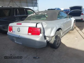 2007 Ford Mustang Deluxe with VIN 1ZVFT84N375205957, listed as a IAAI auction lot 41728914 with Not Provided miles and . Bid and sale history available at carsss.com. Image 4.