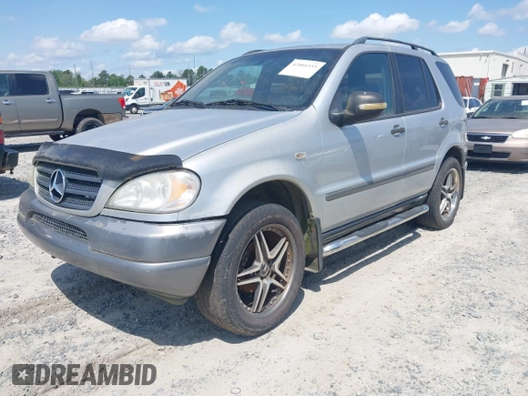 1998 Mercedes-Benz M-Class with VIN 4JGAB54E3WA031579, listed as a IAAI auction lot 42004335 with 156,898 mi miles. Bid and sale history available at carsss.com. Image 2.