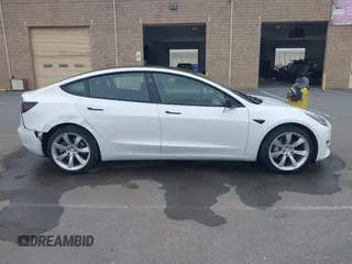 2023 Tesla Model 3 z VIN 5YJ3E1EA8PF437584, wystawiony jako IAAI lot #42112679 z przebiegiem 52 574 mil mil oraz . Historia ofert i sprzedaży dostępna na DreamBid. Obrazek 13.