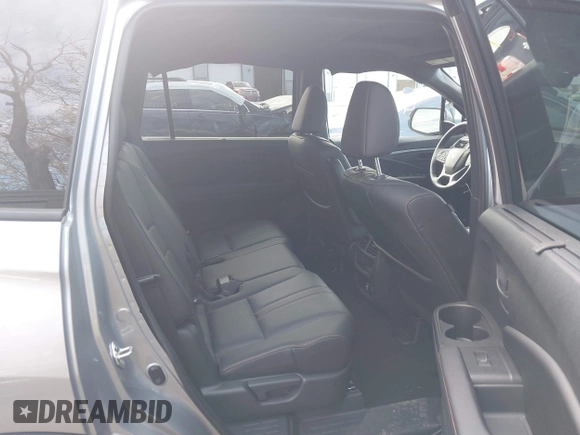 2023 Honda Passport TrailSport z VIN 5FNYF8H6XPB044222, wystawiony jako IAAI lot #42134331 z przebiegiem 19 026 mil mil oraz . Historia ofert i sprzedaży dostępna na DreamBid. Obrazek 8.