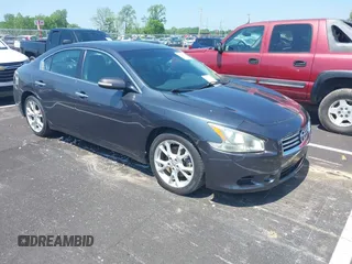 2013 Nissan Maxima SV z VIN 1N4AA5AP1DC831009, wystawiony jako IAAI lot #42109994 z przebiegiem 150 996 mil mil oraz . Historia ofert i sprzedaży dostępna na DreamBid. Obrazek 1.