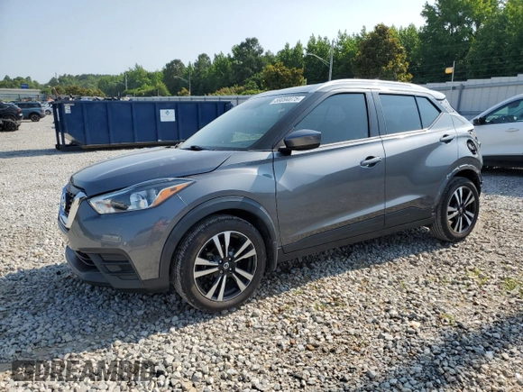 2019 Nissan Kicks S z VIN 3N1CP5CU9KL492573, wystawiony jako Copart lot #59094675 z przebiegiem 40 196 mil mil oraz Szkoda całkowita • Salvage title. Historia ofert i sprzedaży dostępna na DreamBid. Obrazek 1.