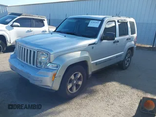 2008 Jeep Liberty Sport z VIN 1J8GN28K48W180375, wystawiony jako IAAI lot #42262362 z przebiegiem 237 693 mil mil oraz . Historia ofert i sprzedaży dostępna na DreamBid. Obrazek 2.
