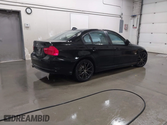 2011 BMW 3 Series 328i xDrive with VIN WBAPK7C5XBA818385, listed as a IAAI auction lot 41655317 with 113,639 mi miles. Bid and sale history available at carsss.com. Image 4.