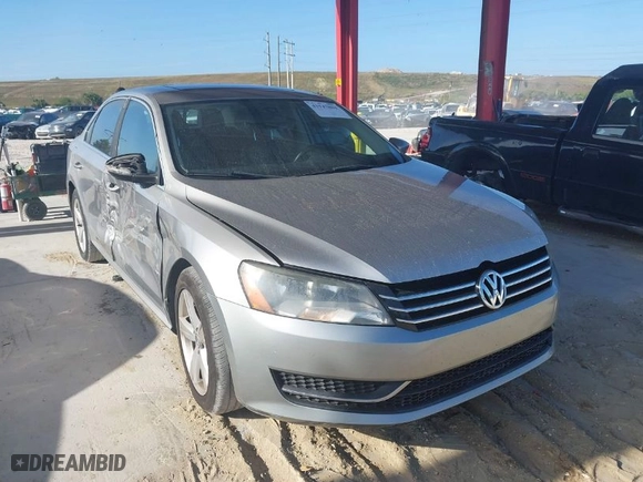 2012 Volkswagen Passat SE with VIN 1VWBH7A38CC066959, listed as a IAAI auction lot 41947804 with 171,738 mi miles. Bid and sale history available at carsss.com. Image 1.