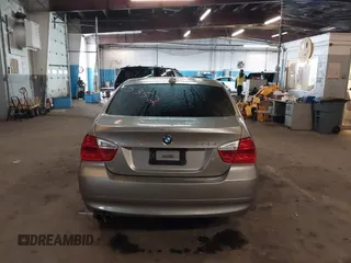 2008 BMW 3 Series 328i z VIN WBAVA37598NL44749, wystawiony jako IAAI lot #42135352 z przebiegiem 132 821 mil mil oraz . Historia ofert i sprzedaży dostępna na DreamBid. Obrazek 16.