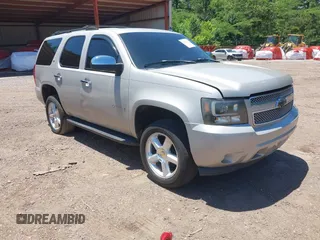 2007 Chevrolet Tahoe LTZ z VIN 1GNFK13037R265384, wystawiony jako IAAI lot #42343911 z przebiegiem 162 688 mil mil oraz . Historia ofert i sprzedaży dostępna na DreamBid. Obrazek 1.