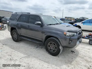 2020 Toyota 4Runner SR5 with VIN JTEBU5JR9L5752726, listed as a Copart auction lot 50693055 with 234,906 mi miles and Clean Title. Bid and sale history available at carsss.com. Image 4.