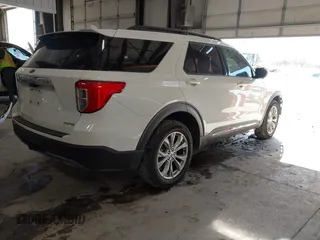 2023 Ford Explorer XLT with VIN 1FMSK8DH2PGB30764, listed as a IAAI auction lot 41608272 with 33,952 mi miles. Bid and sale history available at carsss.com. Image 4.
