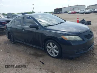 2008 Toyota Camry LE z VIN 4T1BE46K28U740739, wystawiony jako IAAI lot #42090638 z przebiegiem 227 115 mil mil oraz . Historia ofert i sprzedaży dostępna na DreamBid. Obrazek 1.